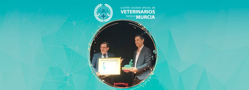 Christian de la Fe recibe el premio "A de oro de Albéitar"