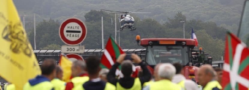 Protestas de agricultores y ganaderos en la frontera con Francia