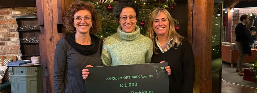 La veterinaria Esperanza Rodríguez recibe el tercer premio del CalfXpert Optimax Award convocado por Boehringer Ingelheim