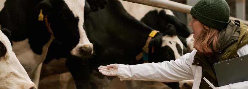 ASAJA defiende la profesionalidad de los veterinarios y exige cambios en la normativa sobre medicamentos
