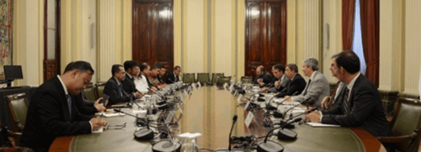 Luis Planas se reúne con su homólogo indonesio para impulsar la exportación de productos cárnicos españoles