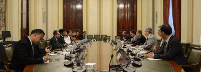 Luis Planas se reúne con su homólogo indonesio para impulsar la exportación de productos cárnicos españoles